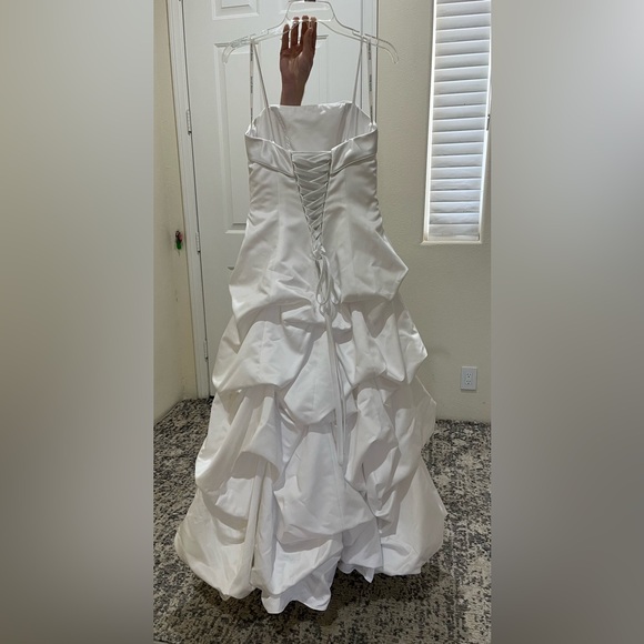 David’s Bridal Spaghetti Strap Layered Wedding Dress with Crinoline Underskirt - Picture 4 of 16